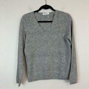 Berthmeer | Gray V-Neck Wool Blend Long Sleeve Sweater Size Medium
